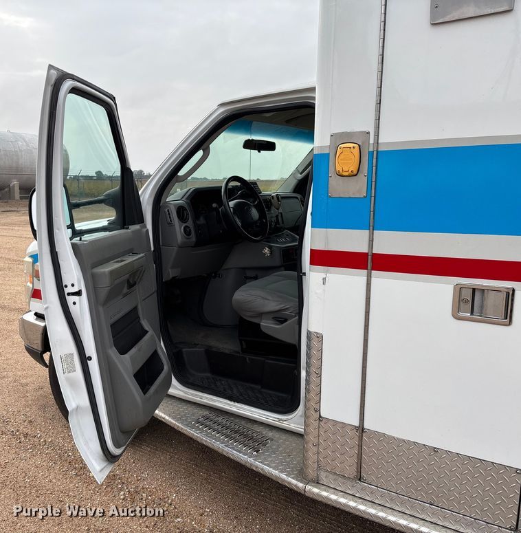 image for item EM8248 2010 Ford E450 ambulance