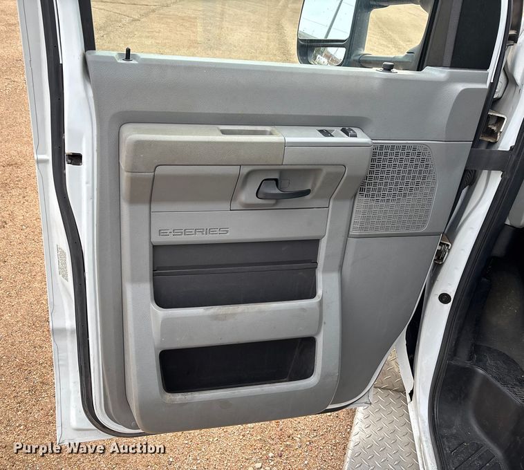 image for item EM8248 2010 Ford E450 ambulance