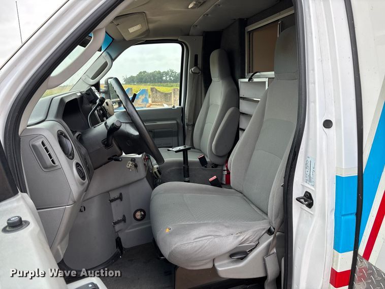 image for item EM8248 2010 Ford E450 ambulance