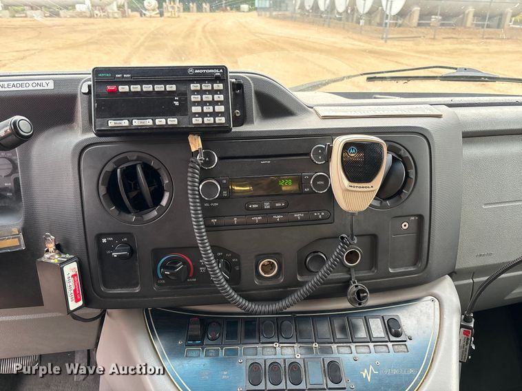 image for item EM8248 2010 Ford E450 ambulance