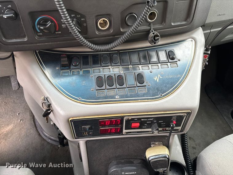 image for item EM8248 2010 Ford E450 ambulance