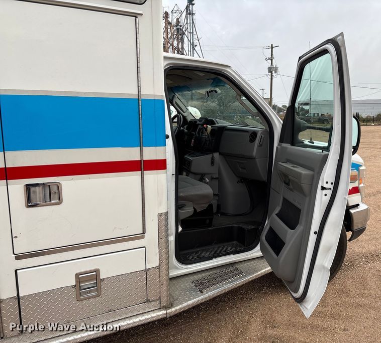 image for item EM8248 2010 Ford E450 ambulance