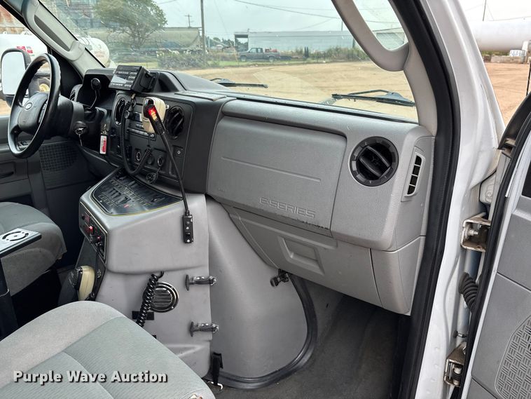 image for item EM8248 2010 Ford E450 ambulance