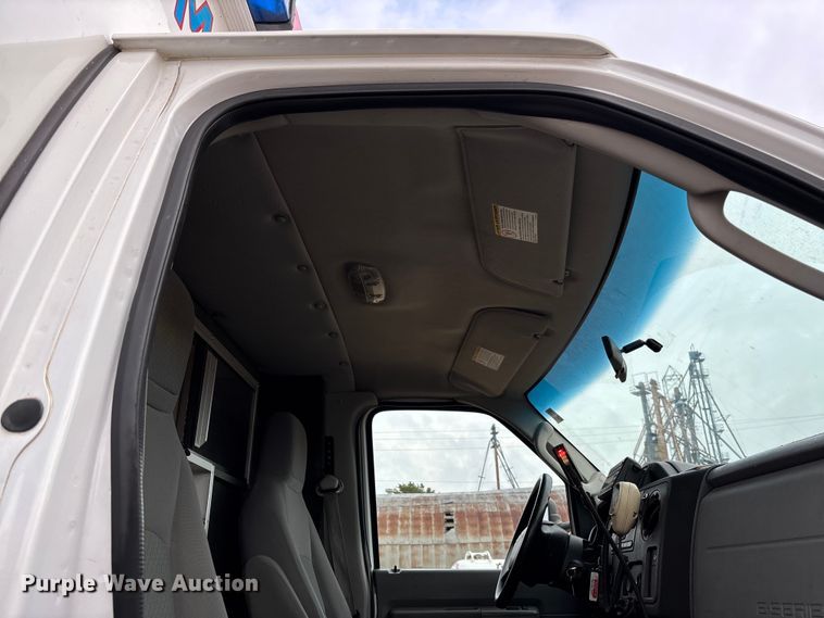 image for item EM8248 2010 Ford E450 ambulance
