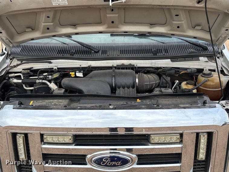 image for item EM8248 2010 Ford E450 ambulance