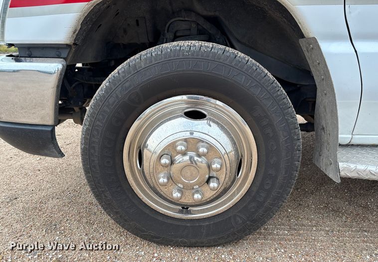 image for item EM8248 2010 Ford E450 ambulance