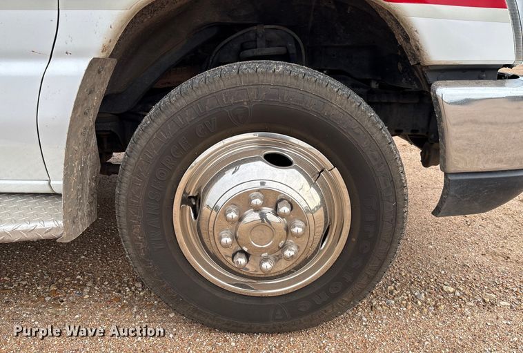 image for item EM8248 2010 Ford E450 ambulance