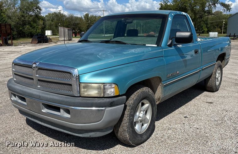 image for item EM8253 1996 Dodge Ram 1500 pickup truck