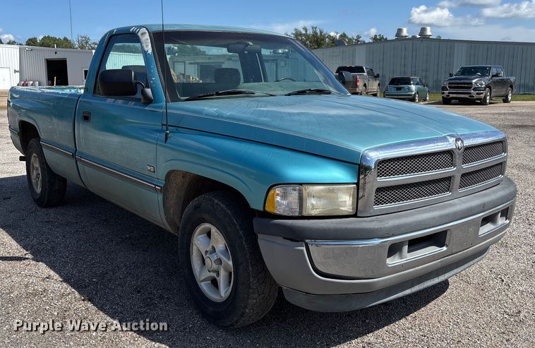 image for item EM8253 1996 Dodge Ram 1500 pickup truck