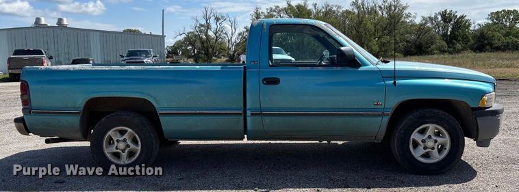 image for item EM8253 1996 Dodge Ram 1500 pickup truck