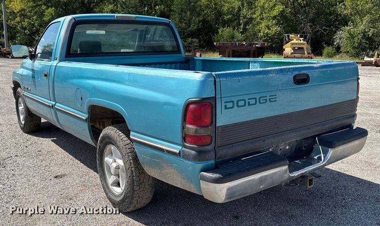 image for item EM8253 1996 Dodge Ram 1500 pickup truck