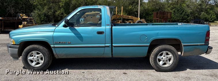 image for item EM8253 1996 Dodge Ram 1500 pickup truck