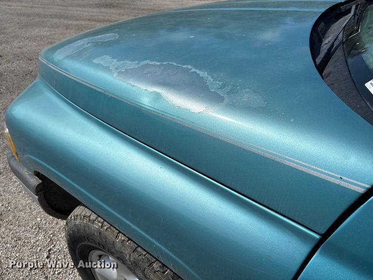 image for item EM8253 1996 Dodge Ram 1500 pickup truck