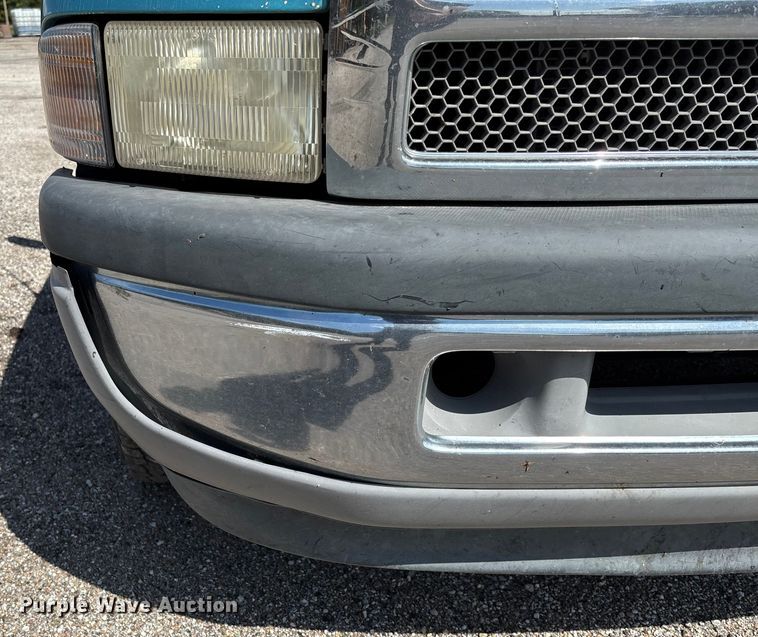 image for item EM8253 1996 Dodge Ram 1500 pickup truck