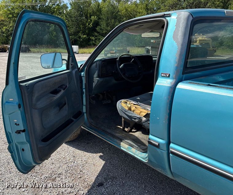 image for item EM8253 1996 Dodge Ram 1500 pickup truck