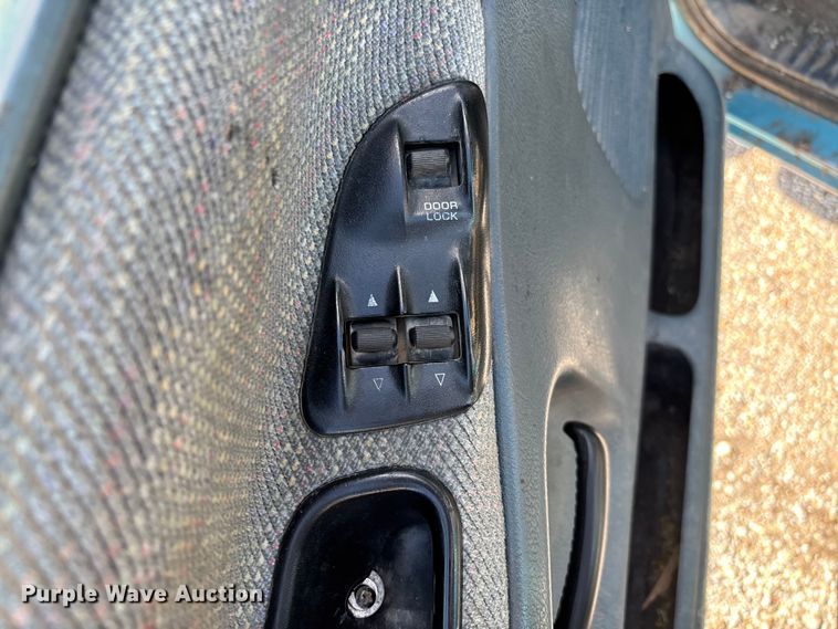 image for item EM8253 1996 Dodge Ram 1500 pickup truck