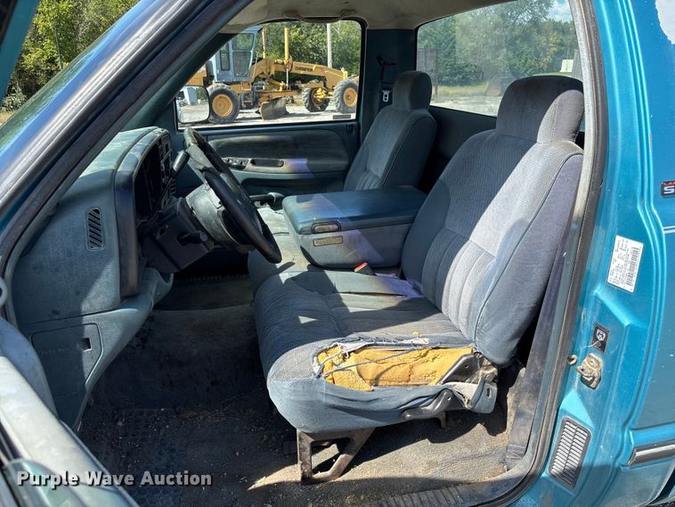 image for item EM8253 1996 Dodge Ram 1500 pickup truck