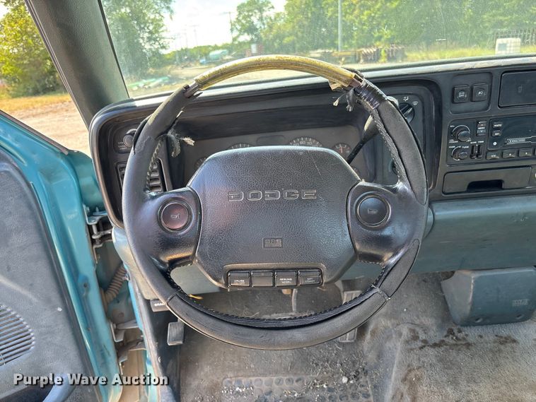 image for item EM8253 1996 Dodge Ram 1500 pickup truck