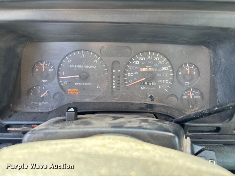 image for item EM8253 1996 Dodge Ram 1500 pickup truck