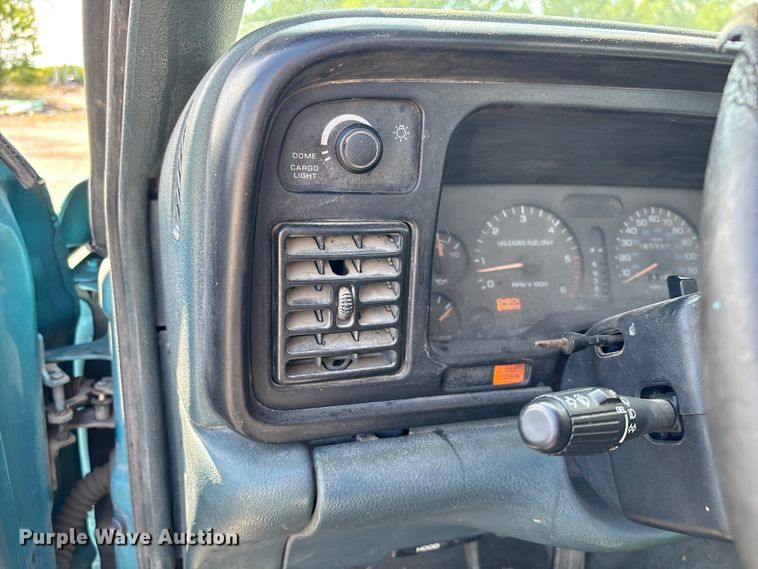 image for item EM8253 1996 Dodge Ram 1500 pickup truck