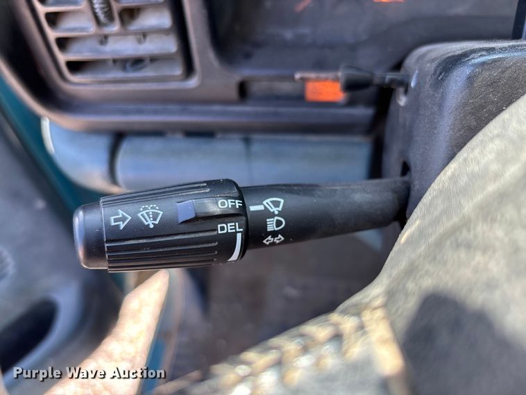 image for item EM8253 1996 Dodge Ram 1500 pickup truck