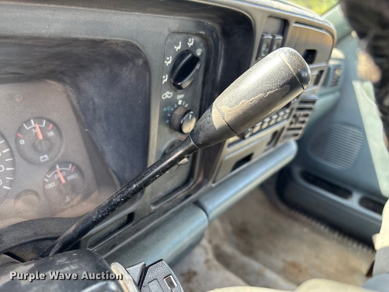 image for item EM8253 1996 Dodge Ram 1500 pickup truck