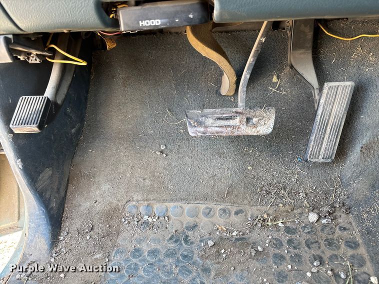 image for item EM8253 1996 Dodge Ram 1500 pickup truck