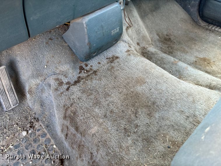 image for item EM8253 1996 Dodge Ram 1500 pickup truck