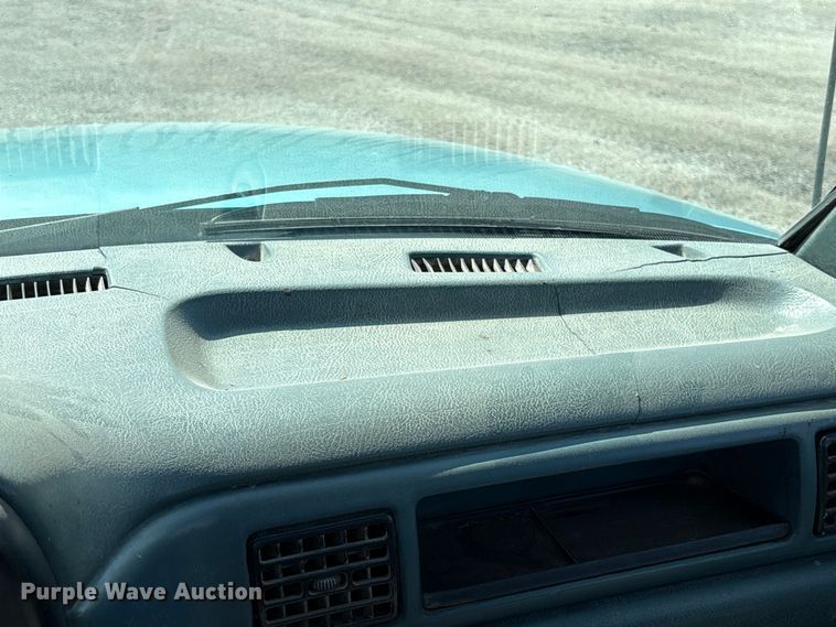 image for item EM8253 1996 Dodge Ram 1500 pickup truck