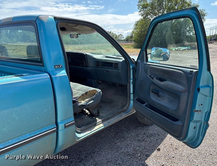 image for item EM8253 1996 Dodge Ram 1500 pickup truck