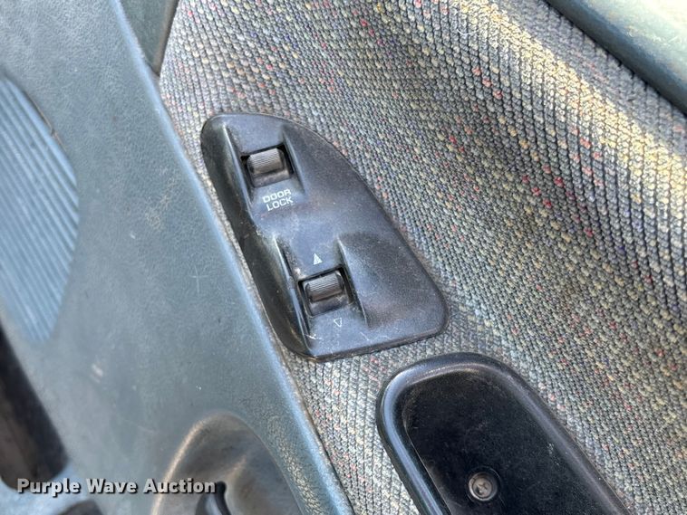 image for item EM8253 1996 Dodge Ram 1500 pickup truck