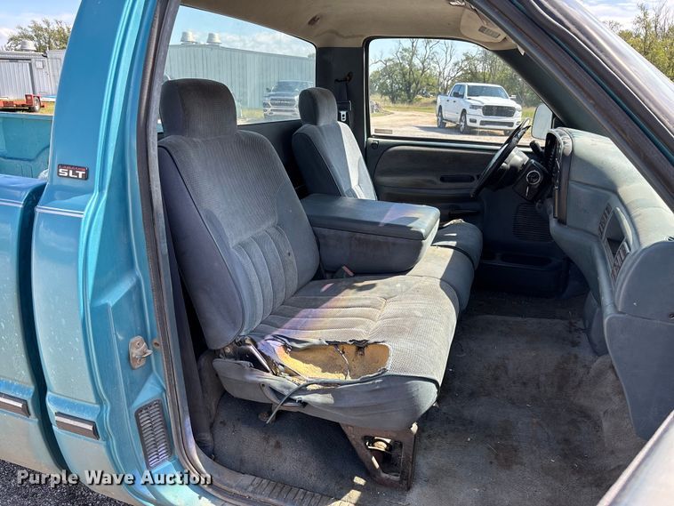 image for item EM8253 1996 Dodge Ram 1500 pickup truck