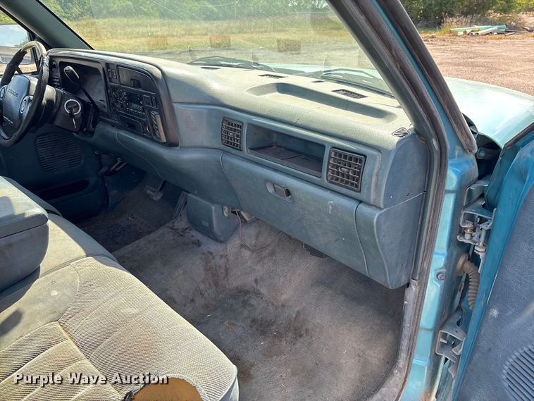 image for item EM8253 1996 Dodge Ram 1500 pickup truck