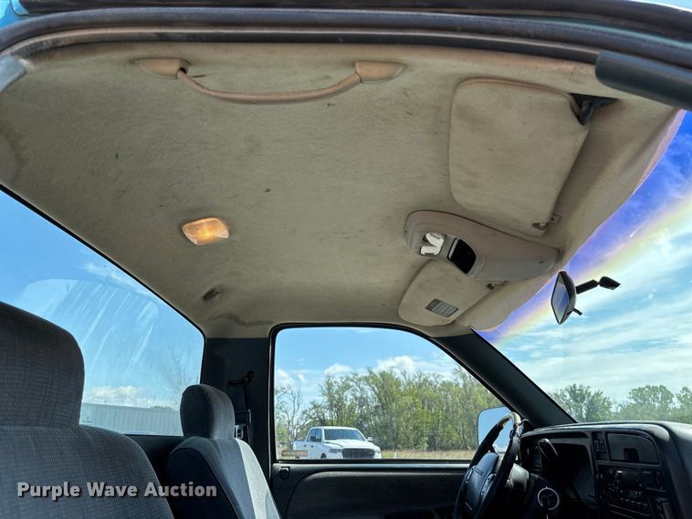 image for item EM8253 1996 Dodge Ram 1500 pickup truck