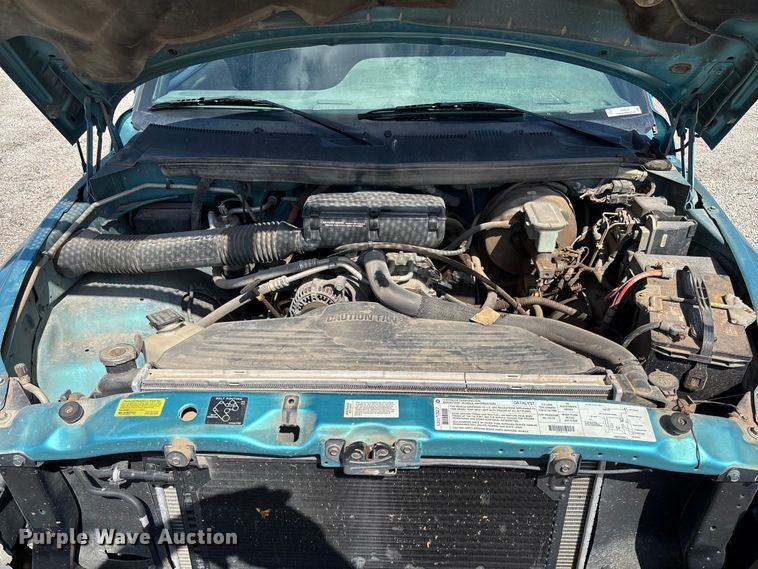 image for item EM8253 1996 Dodge Ram 1500 pickup truck