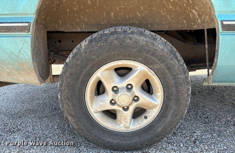 image for item EM8253 1996 Dodge Ram 1500 pickup truck