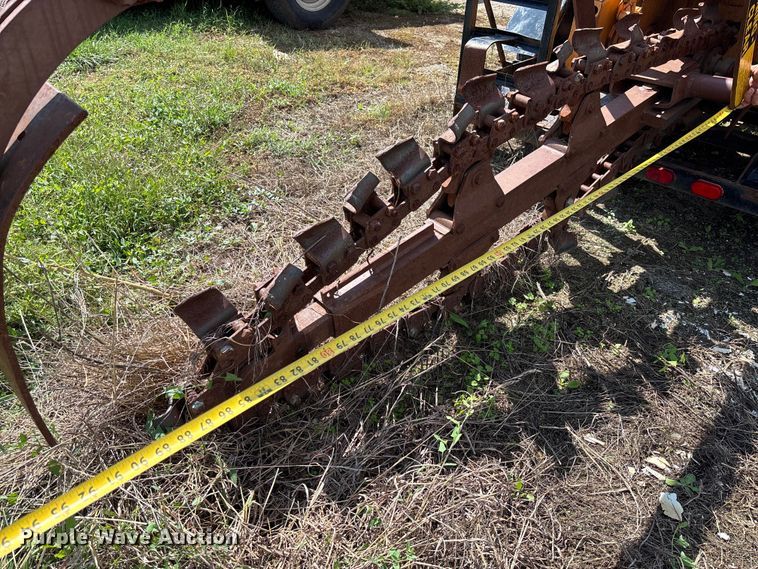 image for item EM8254 1985 Case 30+4 trencher