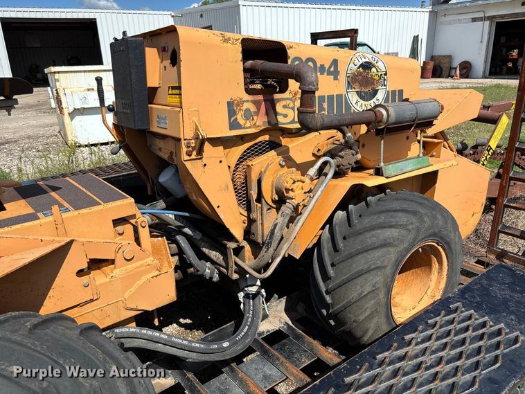 image for item EM8254 1985 Case 30+4 trencher