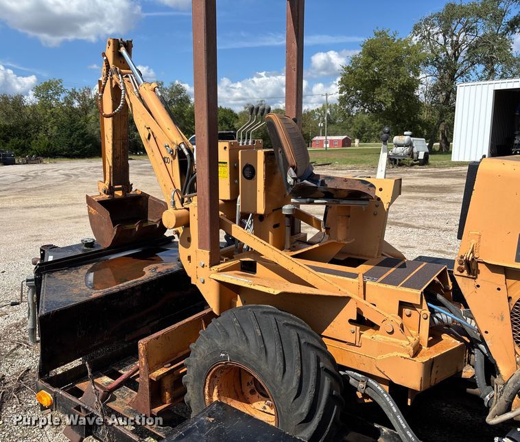 image for item EM8254 1985 Case 30+4 trencher