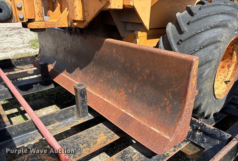 image for item EM8254 1985 Case 30+4 trencher