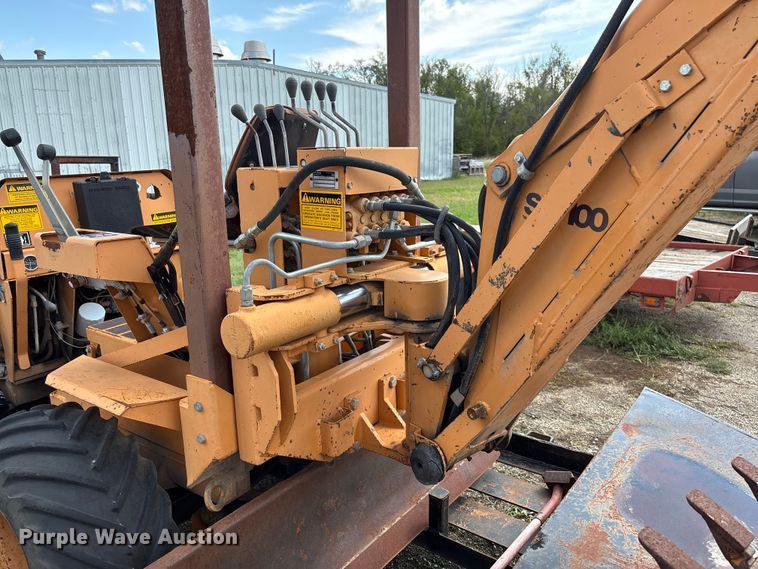 image for item EM8254 1985 Case 30+4 trencher