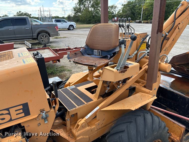 image for item EM8254 1985 Case 30+4 trencher