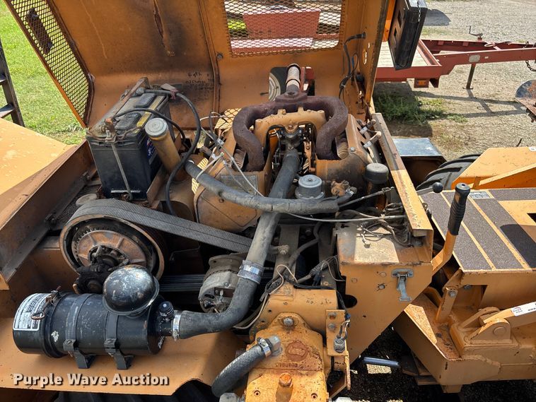 image for item EM8254 1985 Case 30+4 trencher