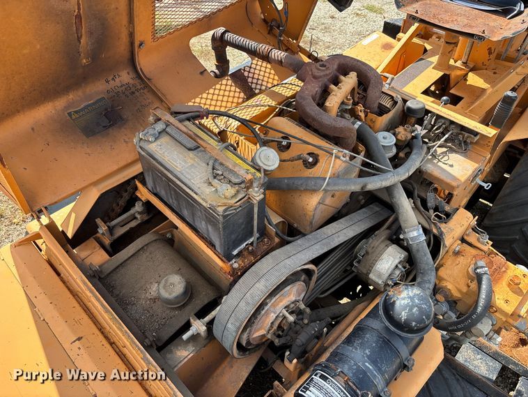 image for item EM8254 1985 Case 30+4 trencher