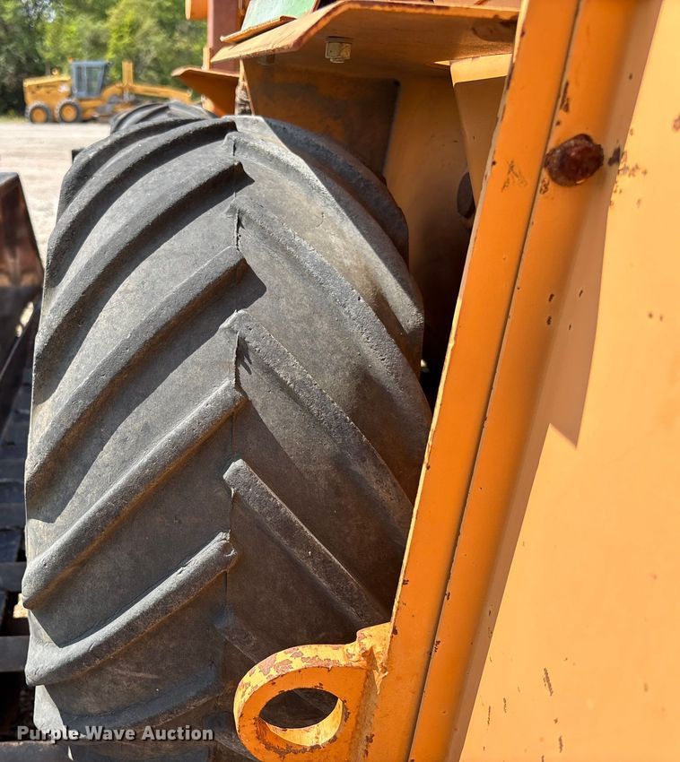 image for item EM8254 1985 Case 30+4 trencher