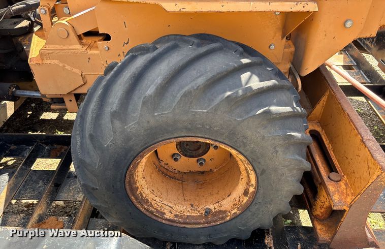 image for item EM8254 1985 Case 30+4 trencher