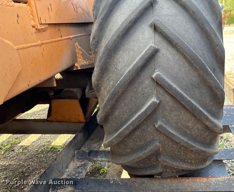 image for item EM8254 1985 Case 30+4 trencher