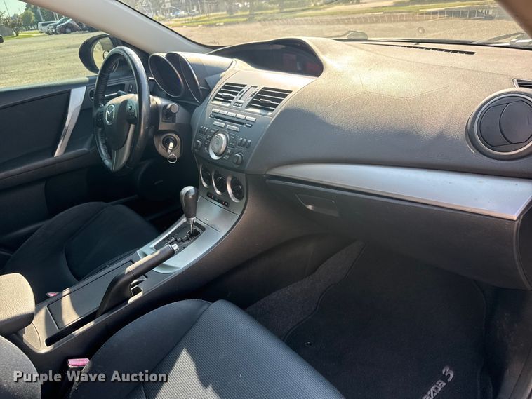 image for item EM8341 2011 Mazda Mazda 3 