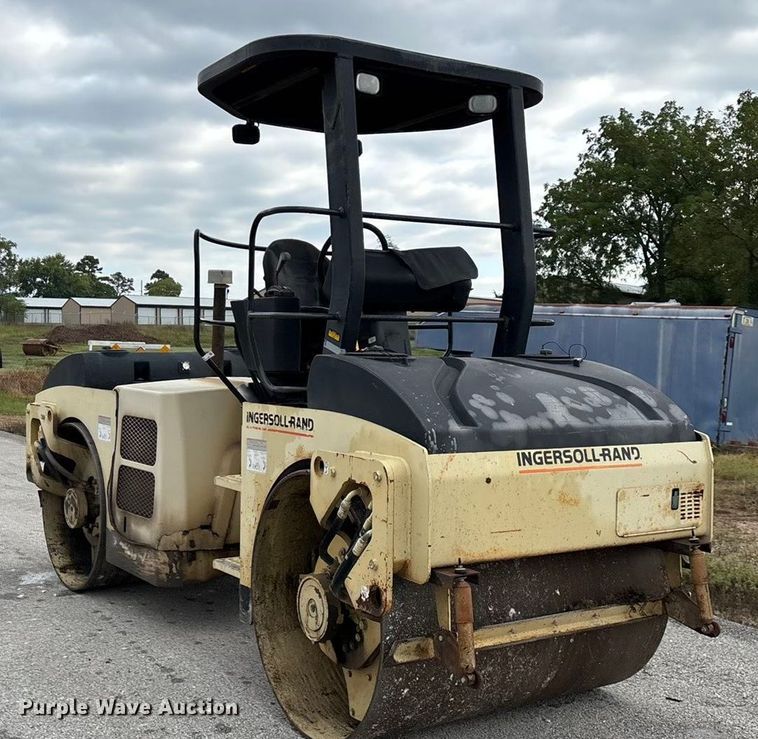 image for item EN5620 1999 Ingersoll Rand DD-70 double drum vibratory roller