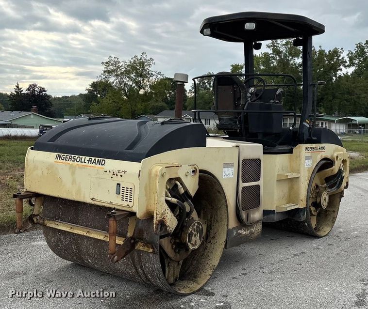 image for item EN5620 1999 Ingersoll Rand DD-70 double drum vibratory roller